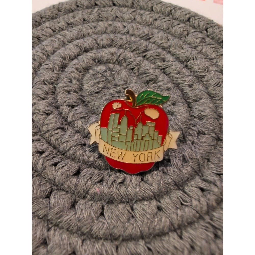 Cool Vintage New York City the Big Apple Figural Souvenir Lapel Pin Pinback